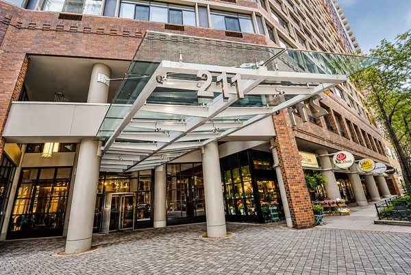 $2,500 | 211 East Ohio Street, Unit 2517, Chicago, IL 60611