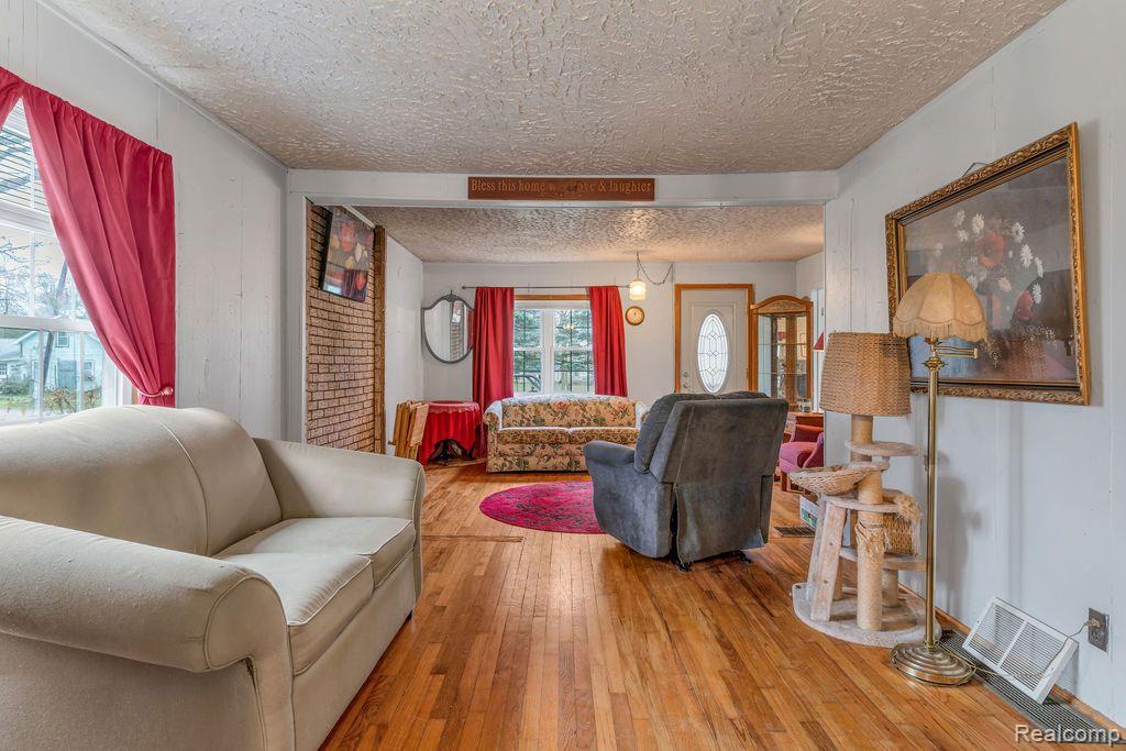 4924 Mill Road Bancroft, MI 48414 - Photo 8 of 24