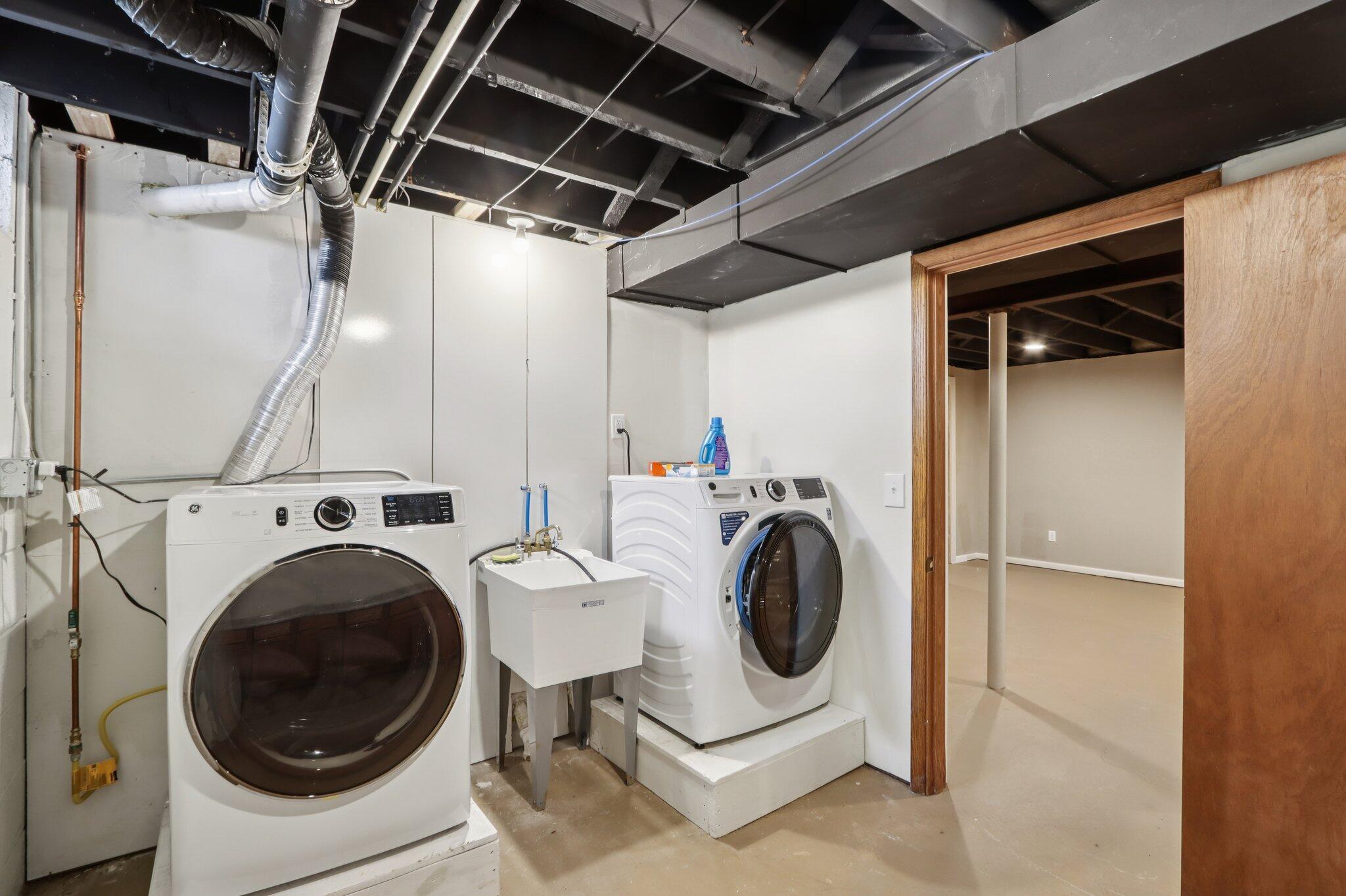 1433 North Golden Lake Road Summit, WI 53066 - Photo 36 of 51 Laundry