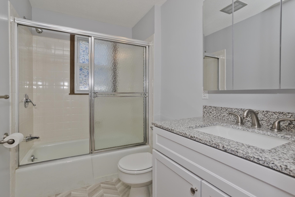 57 Price Street Springfield, MA 01104 - Photo 14 of 35