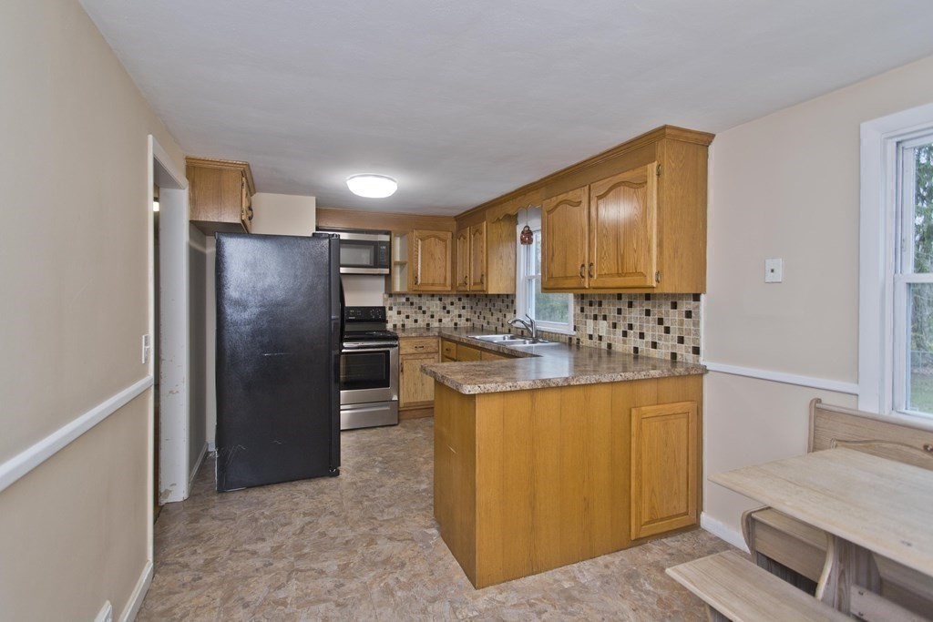 35 Archie Street Springfield, MA 01109 - Photo 13 of 38
