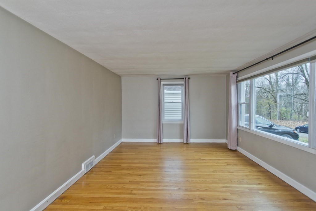 35 Archie Street Springfield, MA 01109 - Photo 17 of 38