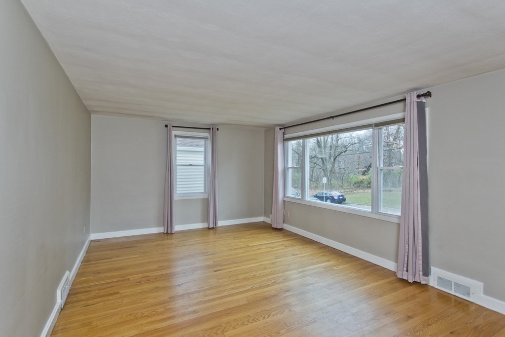 35 Archie Street Springfield, MA 01109 - Photo 18 of 38