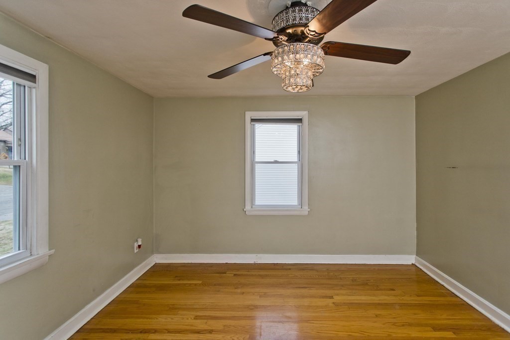 35 Archie Street Springfield, MA 01109 - Photo 19 of 38