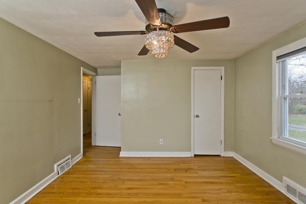 35 Archie Street Springfield, MA 01109 - Photo 20 of 38