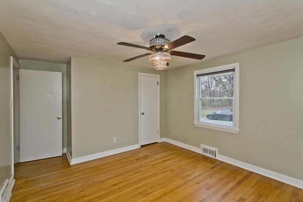 35 Archie Street Springfield, MA 01109 - Photo 21 of 38