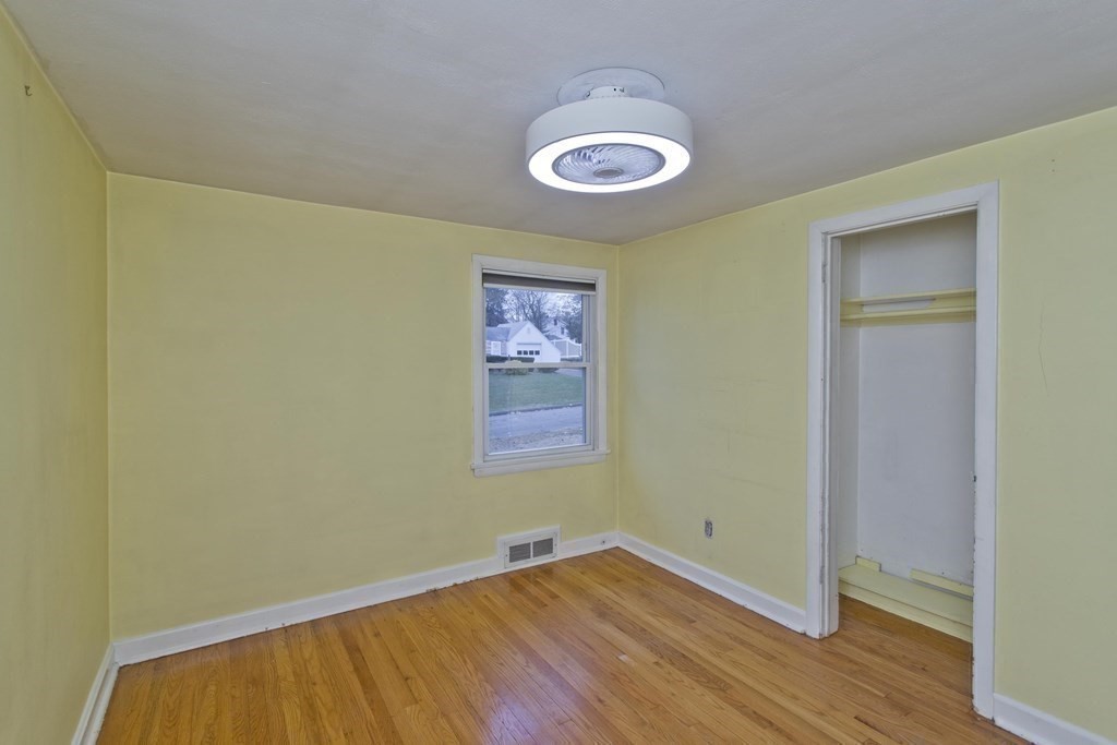 35 Archie Street Springfield, MA 01109 - Photo 24 of 38