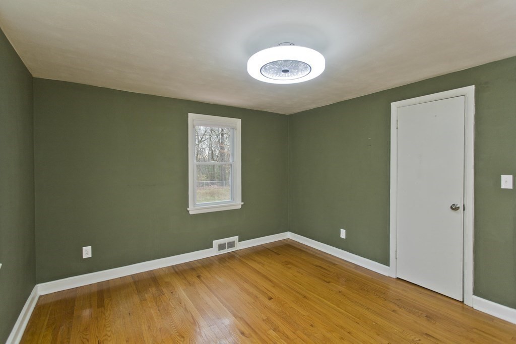 35 Archie Street Springfield, MA 01109 - Photo 26 of 38