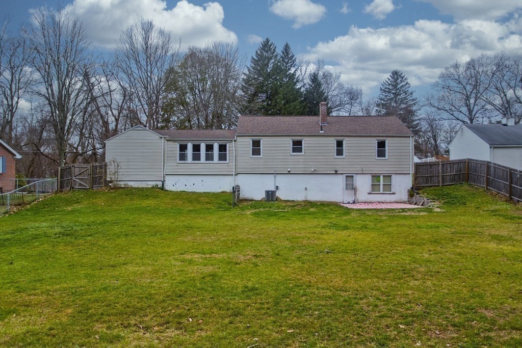 35 Archie Street Springfield, MA 01109 - Photo 37 of 38