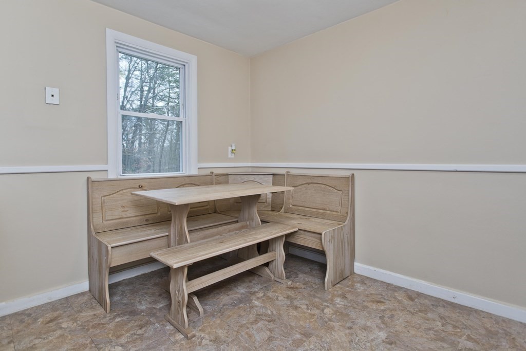 35 Archie Street Springfield, MA 01109 - Photo 5 of 38