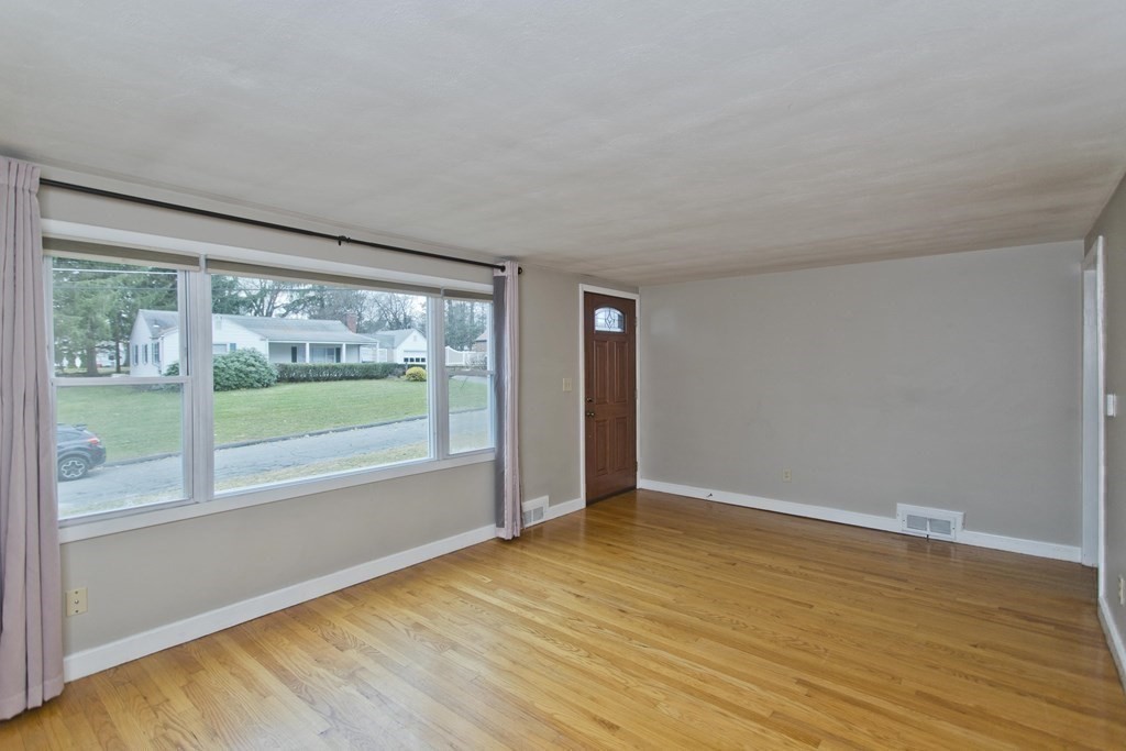 35 Archie Street Springfield, MA 01109 - Photo 6 of 38