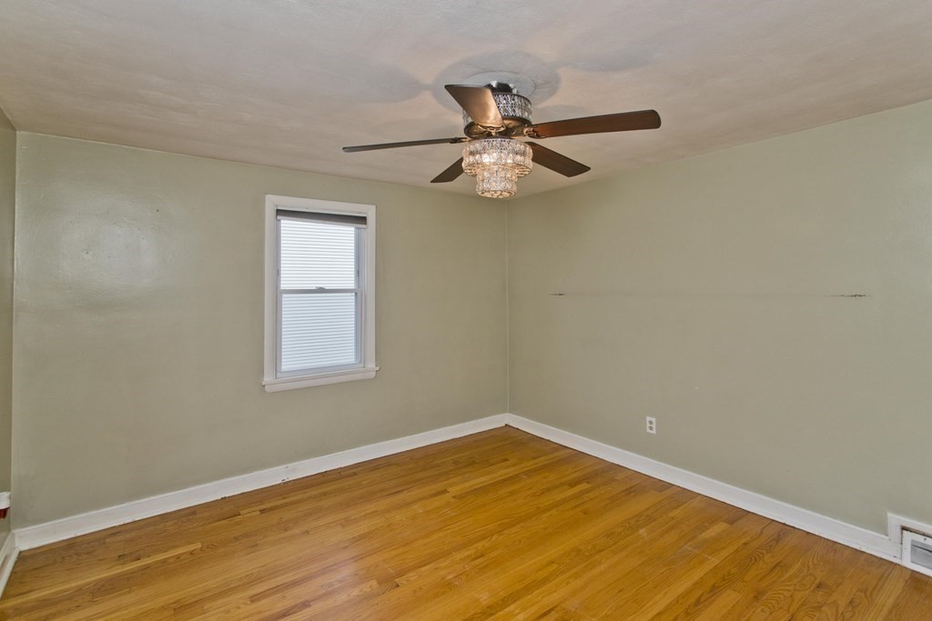 35 Archie Street Springfield, MA 01109 - Photo 7 of 38