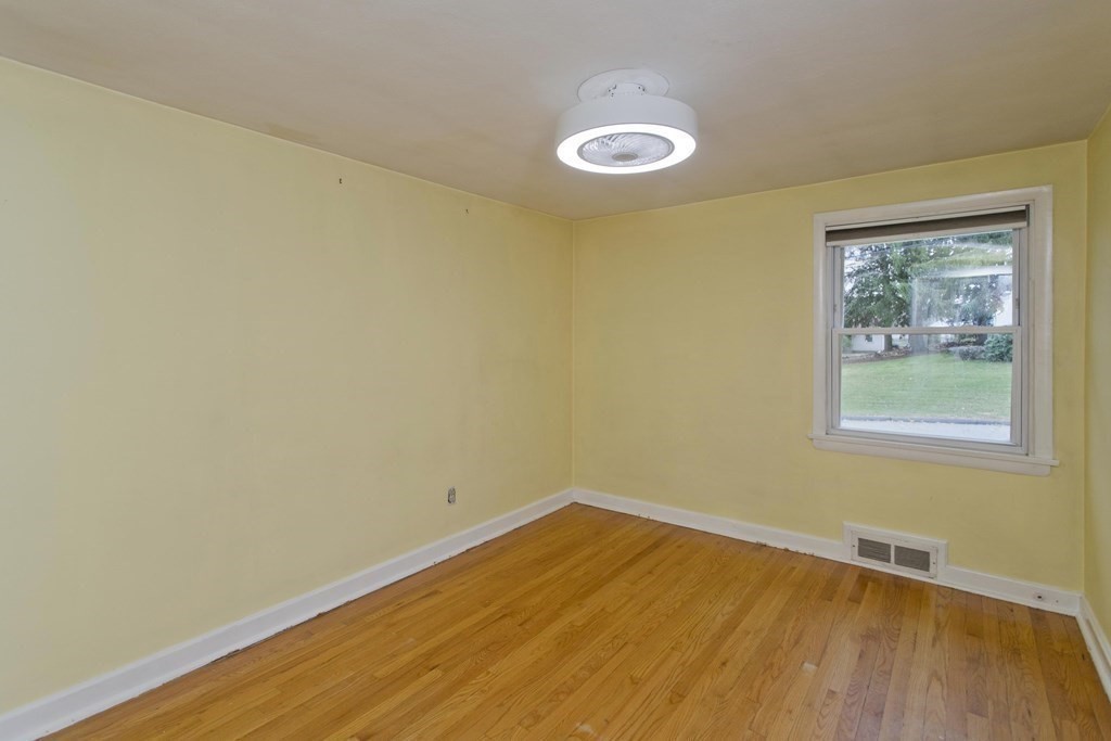 35 Archie Street Springfield, MA 01109 - Photo 8 of 38