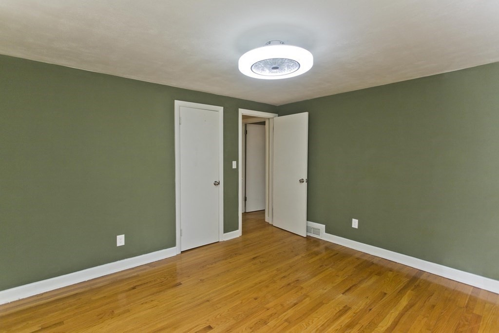 35 Archie Street Springfield, MA 01109 - Photo 9 of 38