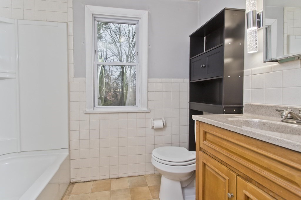 35 Archie Street Springfield, MA 01109 - Photo 10 of 38