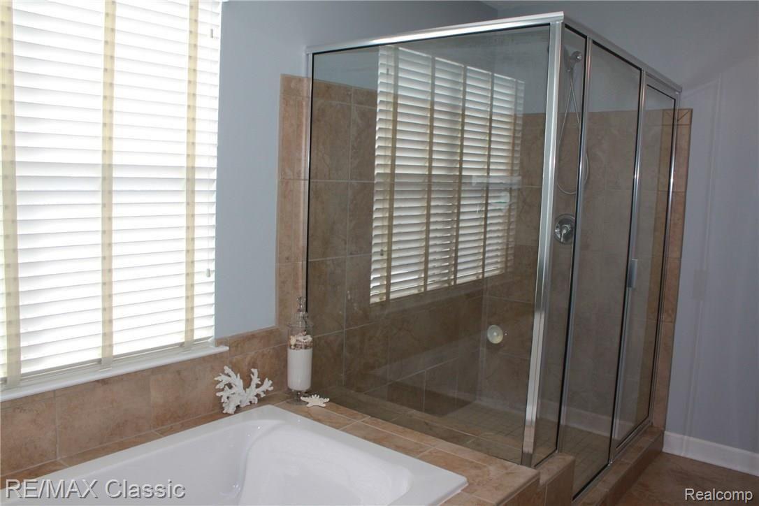 27457 Cromwell Road Novi, MI 48374 - Photo 17 of 44 IMG_2414.JPG
