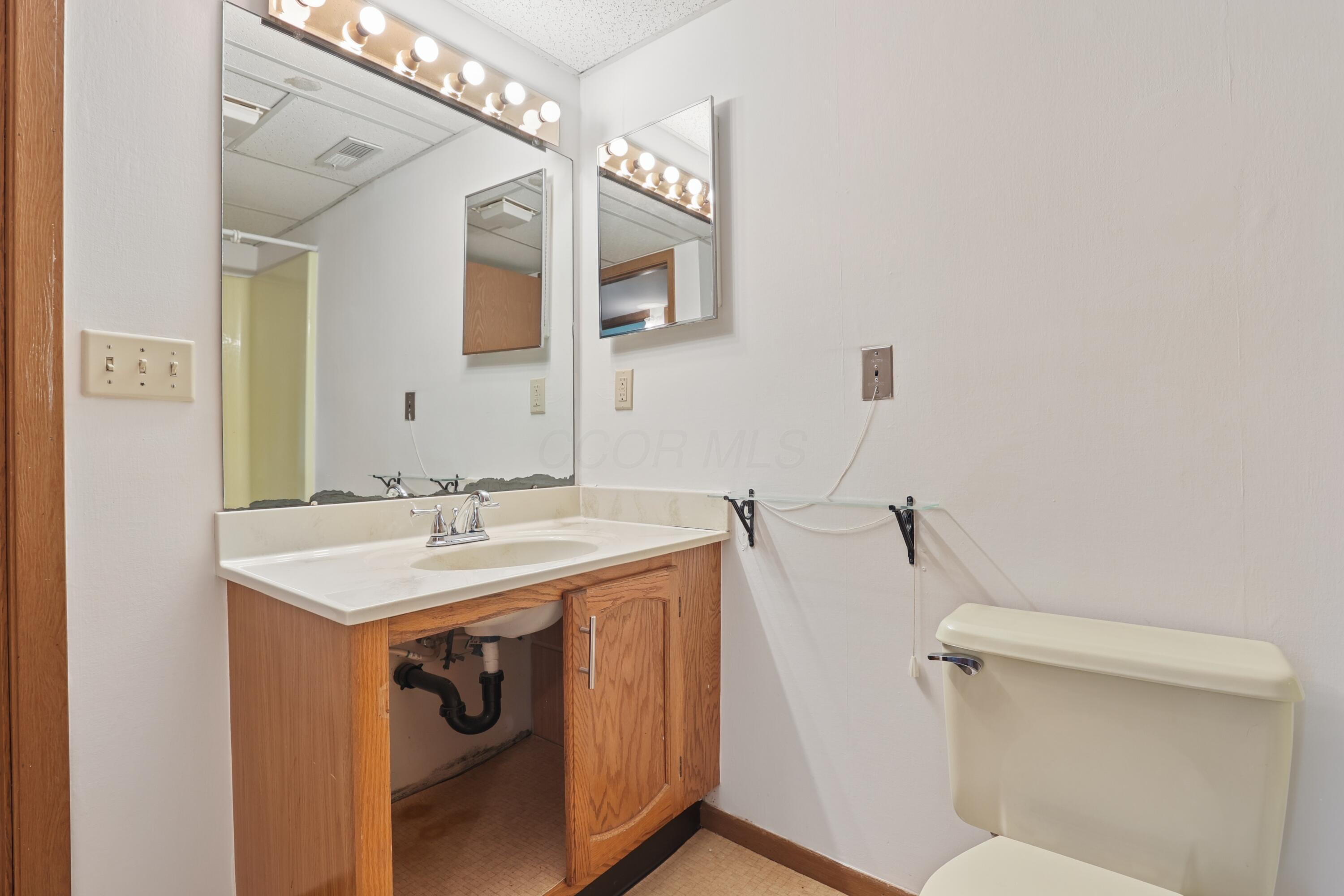 4145 Karl Road, Unit 228 Columbus, OH 43224 - Photo 21 of 29 Full Bath...