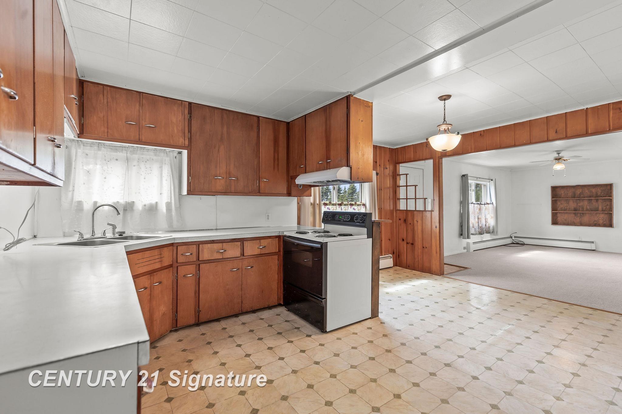 1005 South Meridian Road Merrill, MI 48637 - Photo 4 of 36