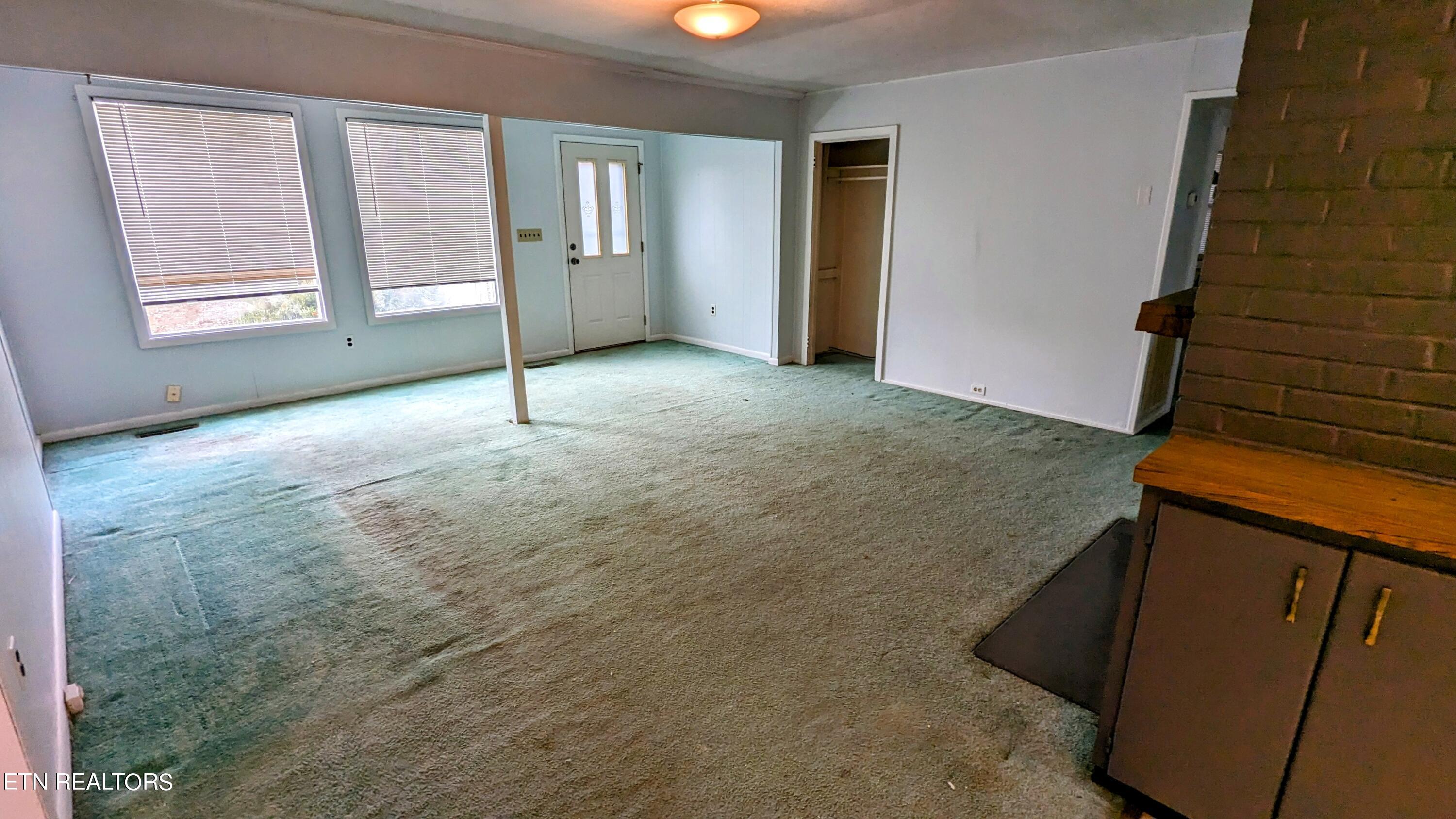 106 Townsend Road Oak Ridge, TN 37830 - Photo 12 of 16 Living Room