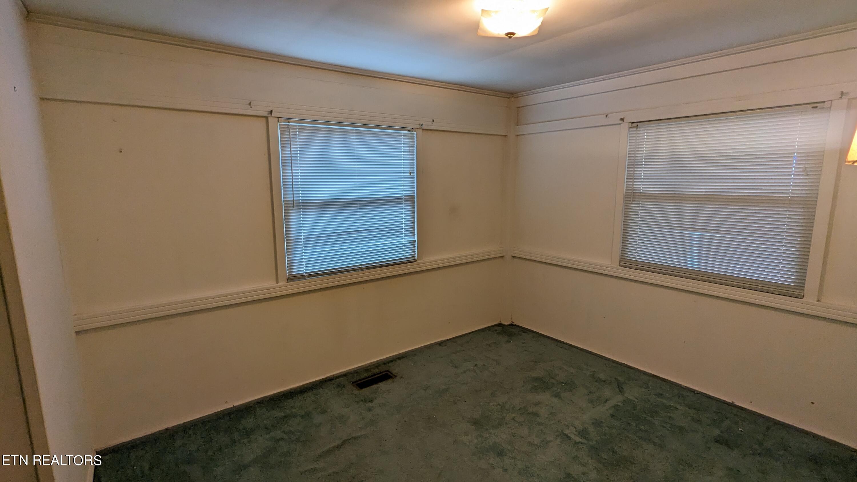 106 Townsend Road Oak Ridge, TN 37830 - Photo 14 of 16 Second Bedroom