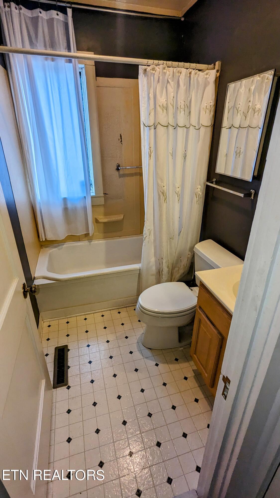 106 Townsend Road Oak Ridge, TN 37830 - Photo 16 of 16 Second Bathroom