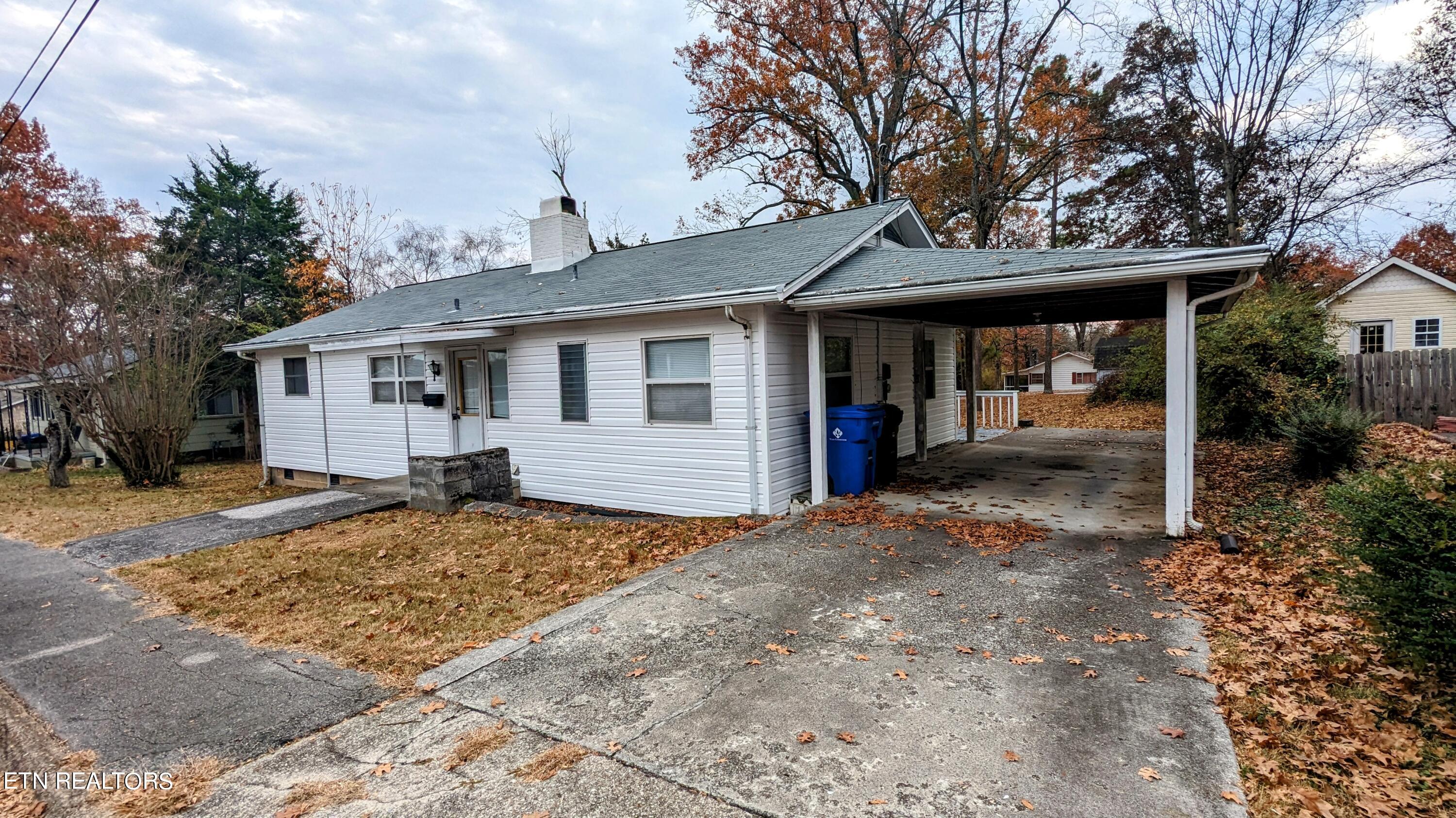 106 Townsend Road Oak Ridge, TN 37830 - Photo 2 of 16 Carport End