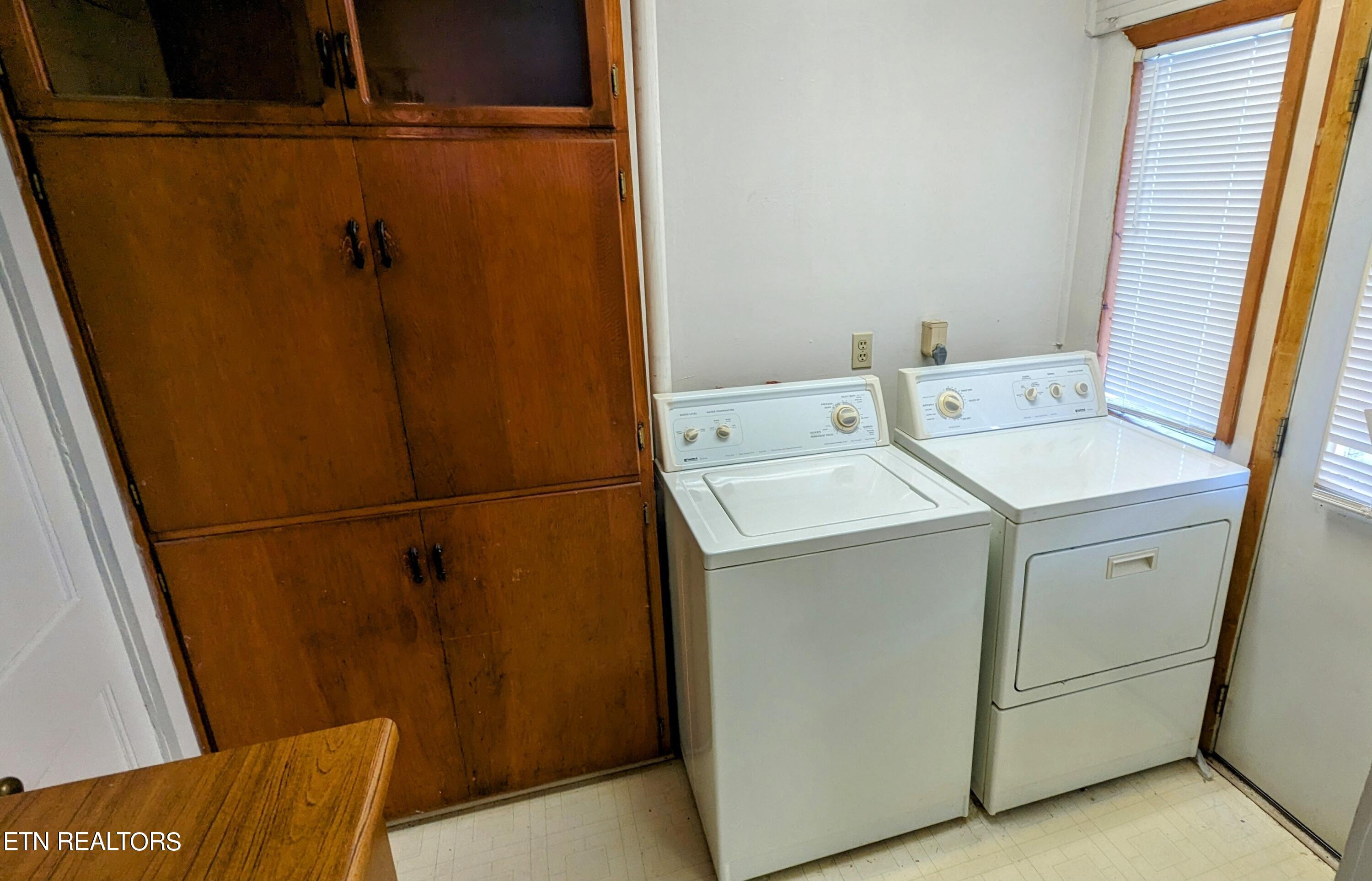 106 Townsend Road Oak Ridge, TN 37830 - Photo 5 of 16 Washer and Dryer