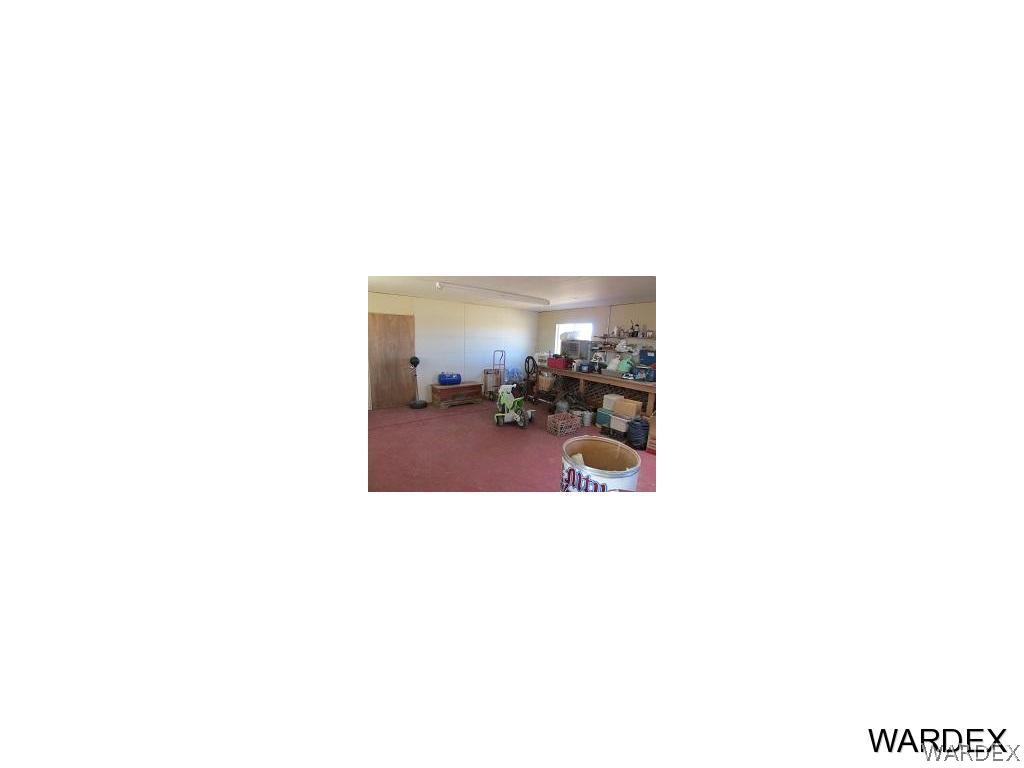 3936 Tonto Road Golden Valley, AZ 86413 - Photo 11 of 29 a outdoor space with lots of counter top space