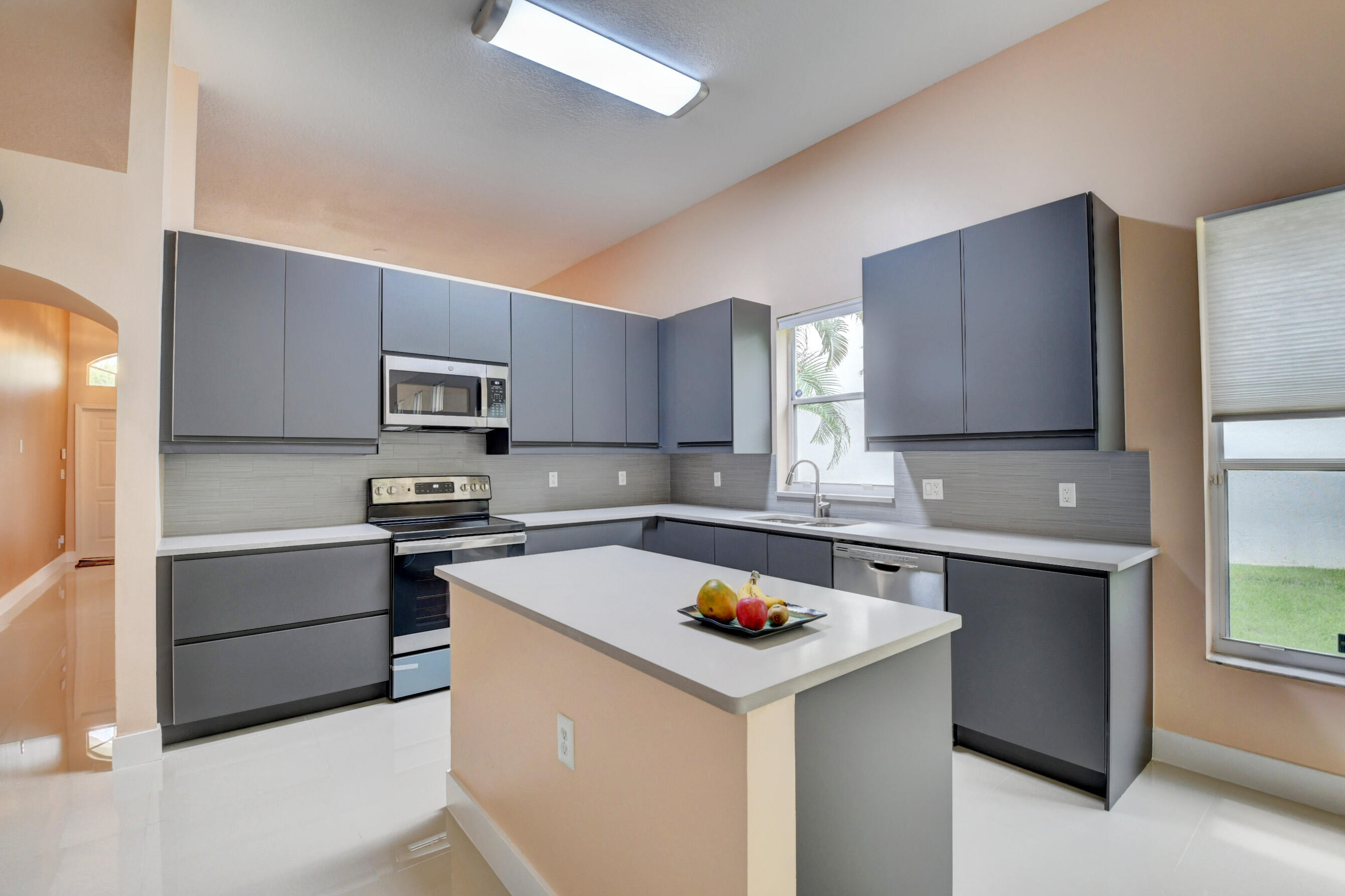 8456 Vía D Oro Boca Raton, FL 33433 - Photo 11 of 34 Quartz Countertops w/tiled Backsplash