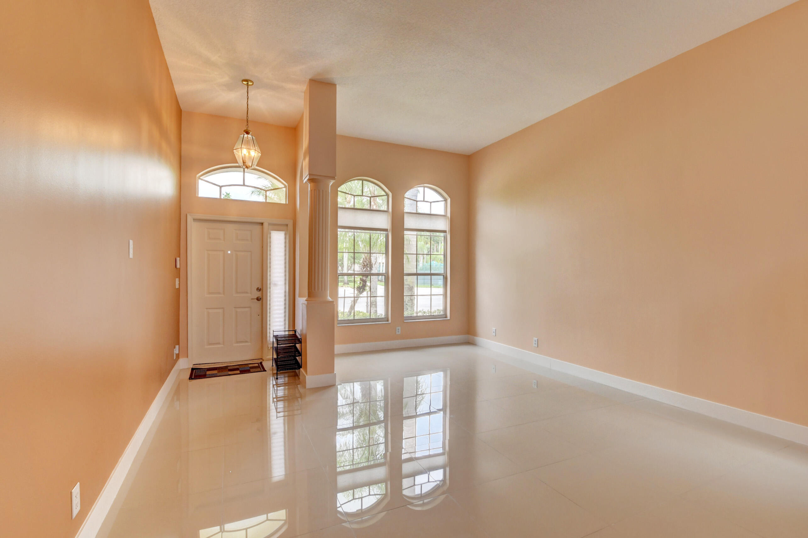 8456 Vía D Oro Boca Raton, FL 33433 - Photo 3 of 34 living Room