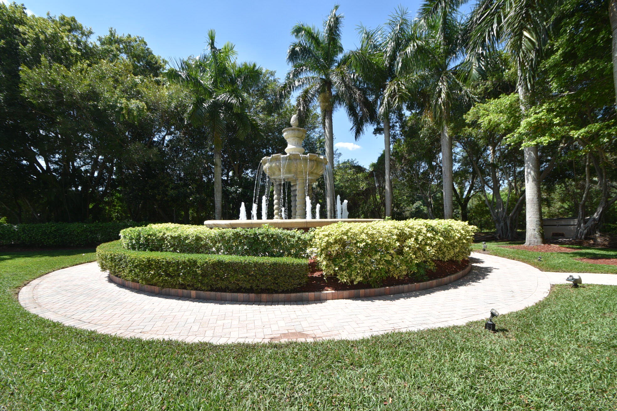 8456 Vía D Oro Boca Raton, FL 33433 - Photo 32 of 34 Fountain at Entry