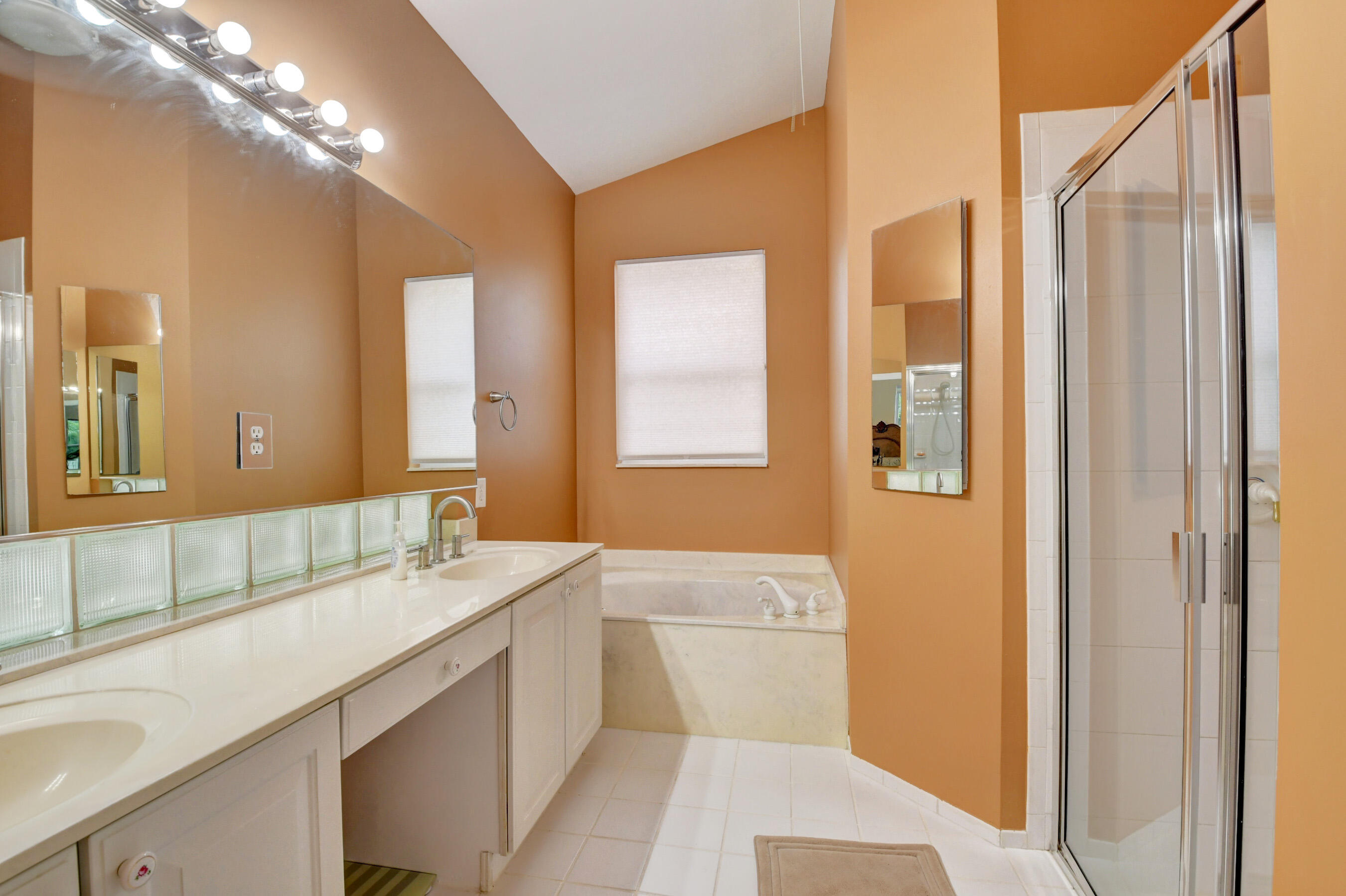 8456 Vía D Oro Boca Raton, FL 33433 - Photo 6 of 34 Master Bath/Jacuzzi