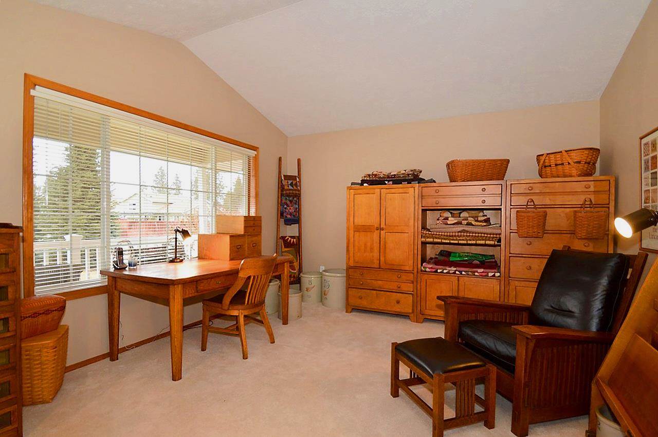 4812 East Woodglen Road Mead, WA 99021 - Photo 2 of 20