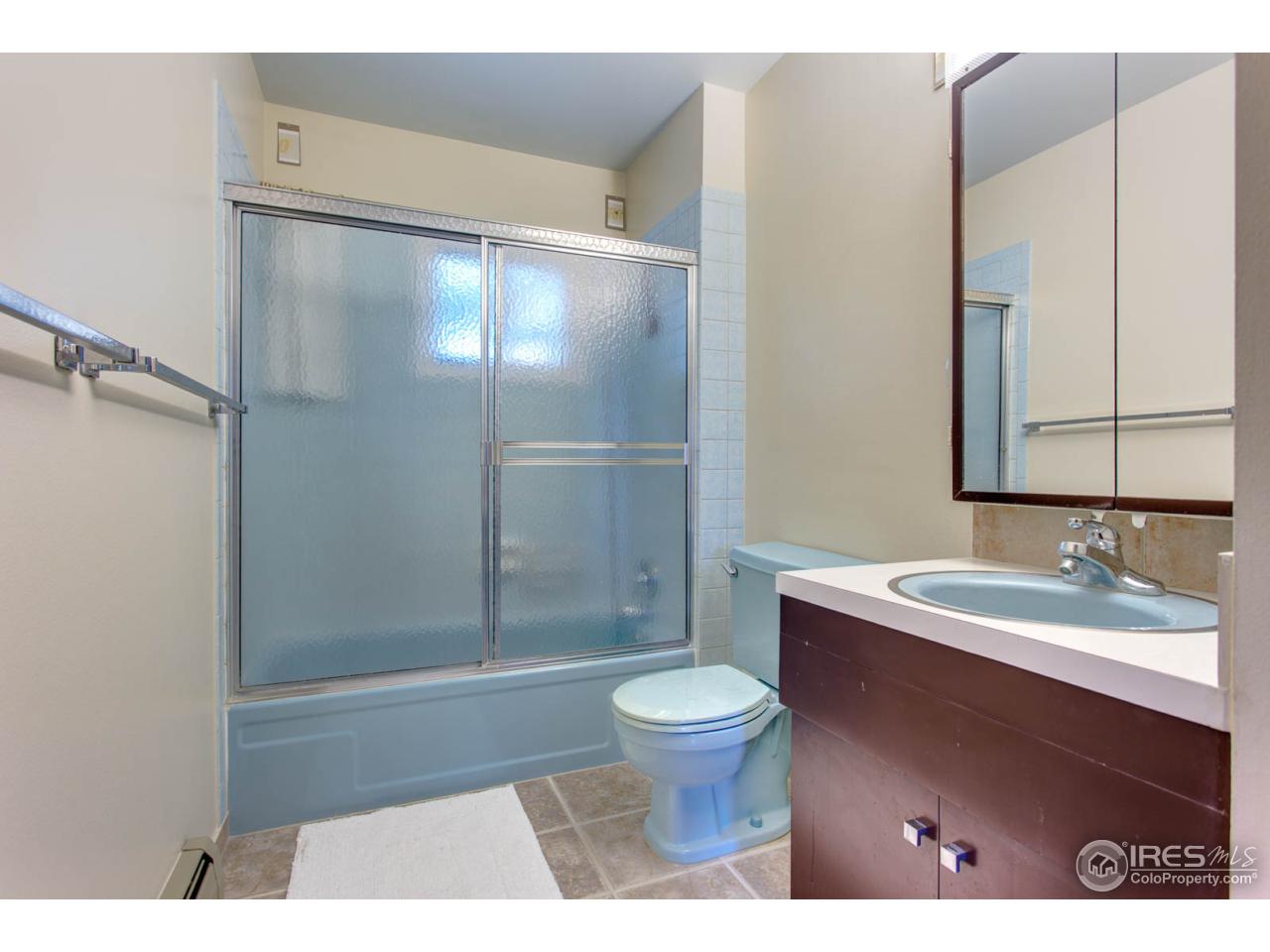 6137 Olde Stage Road Boulder, CO 80302 - Photo 15 of 27 Upper Bath, Classic 7's Blue!