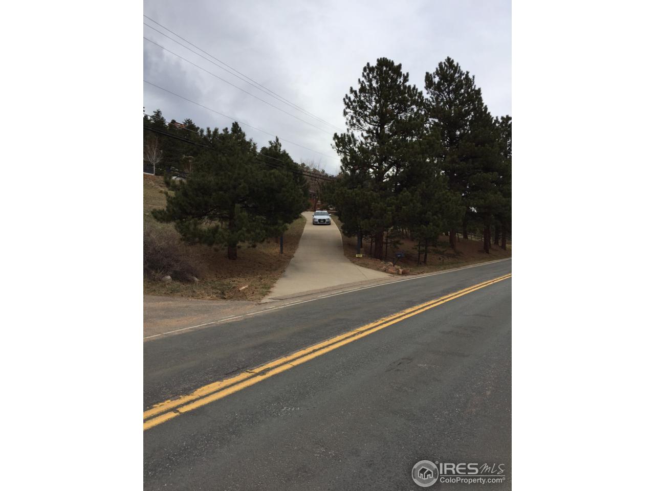 6137 Olde Stage Road Boulder, CO 80302 - Photo 25 of 27 How the driveway looks from the street, NO SIGN
