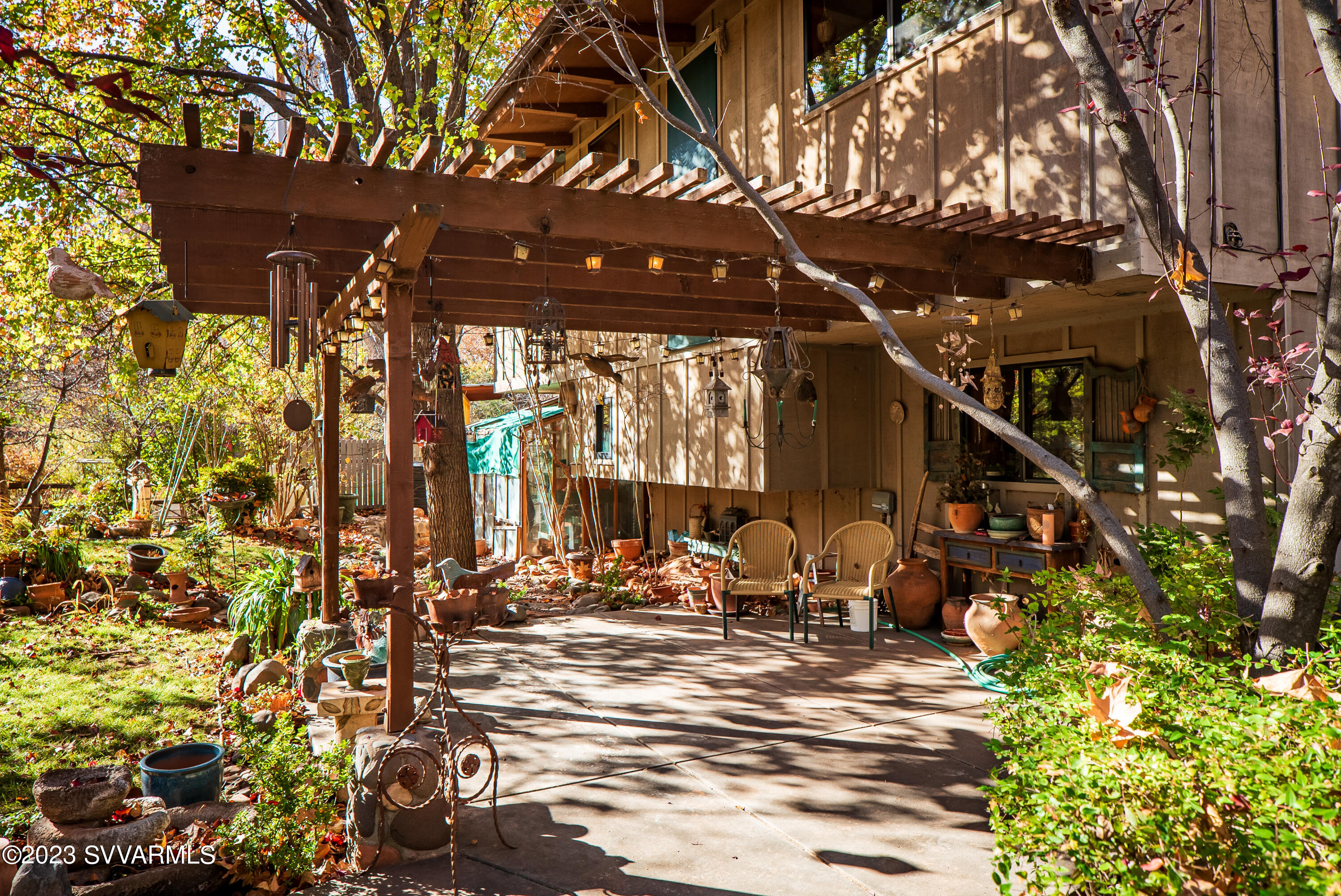 45 Copper Cliffs Lane Sedona, AZ 86336 - Photo 25 of 39 a view of a patio with table and chairs with wooden floor and plants