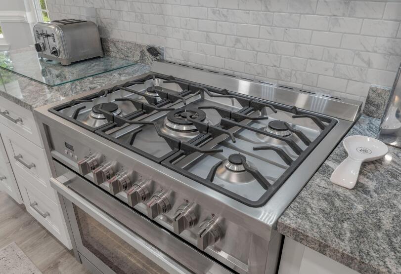 14 Winfield Way Mary Esther, FL 32569 - Photo 19 of 46 a close view of stove top oven