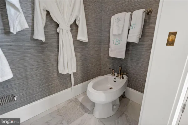 $1,950,000 | 122 Chapel Hill Circle, Paoli, PA 19301