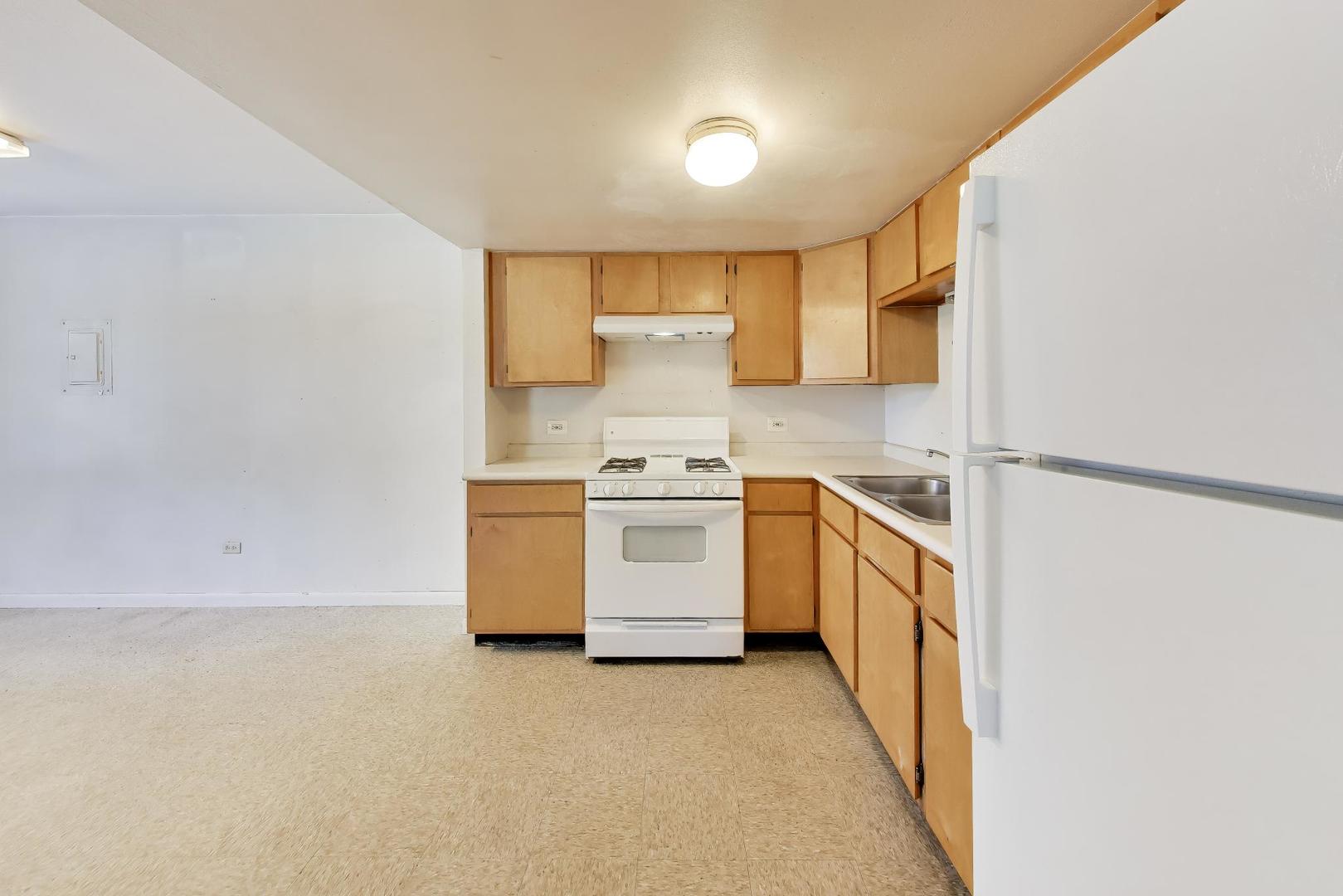 26371 North Diamond Lake Road Mundelein, IL 60060 - Photo 11 of 32