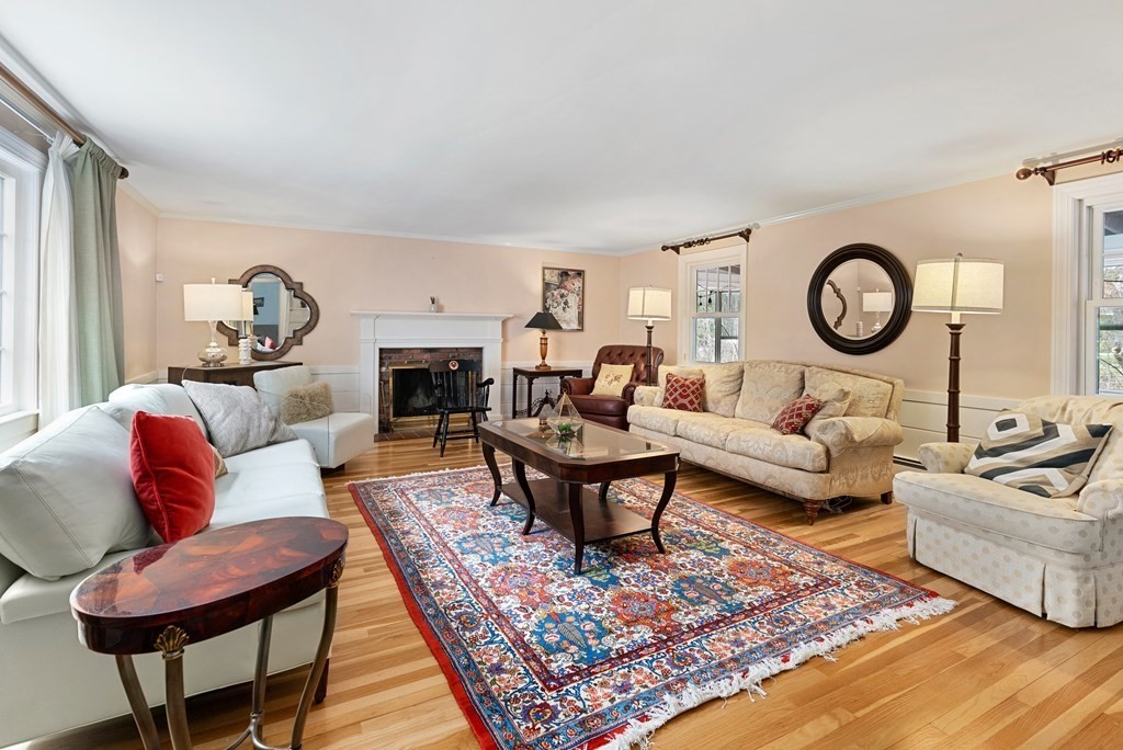232 Conant Road Weston, MA 02493 - Photo 11 of 25