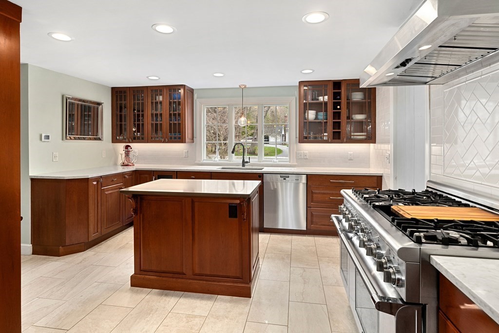 232 Conant Road Weston, MA 02493 - Photo 4 of 25