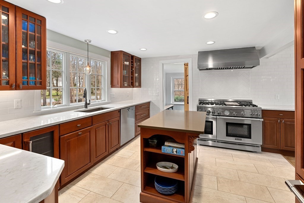 232 Conant Road Weston, MA 02493 - Photo 5 of 25