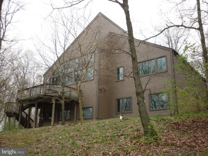 4907 Ridge Crest Court Frederick, MD 21702 - Photo 4 of 18 REAR EXTERIOR