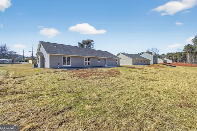 a big room with yard and a garage