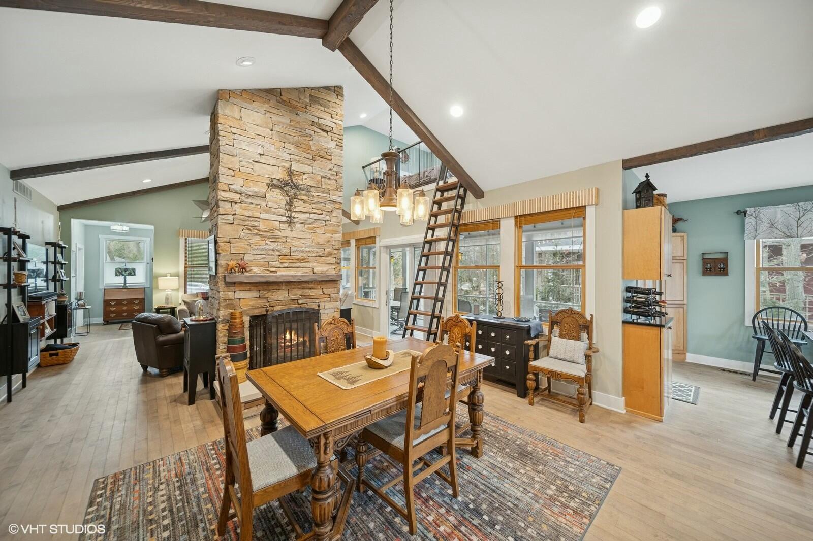 18702 Old Field Road New Buffalo, MI 49117 - Photo 5 of 23 dining room