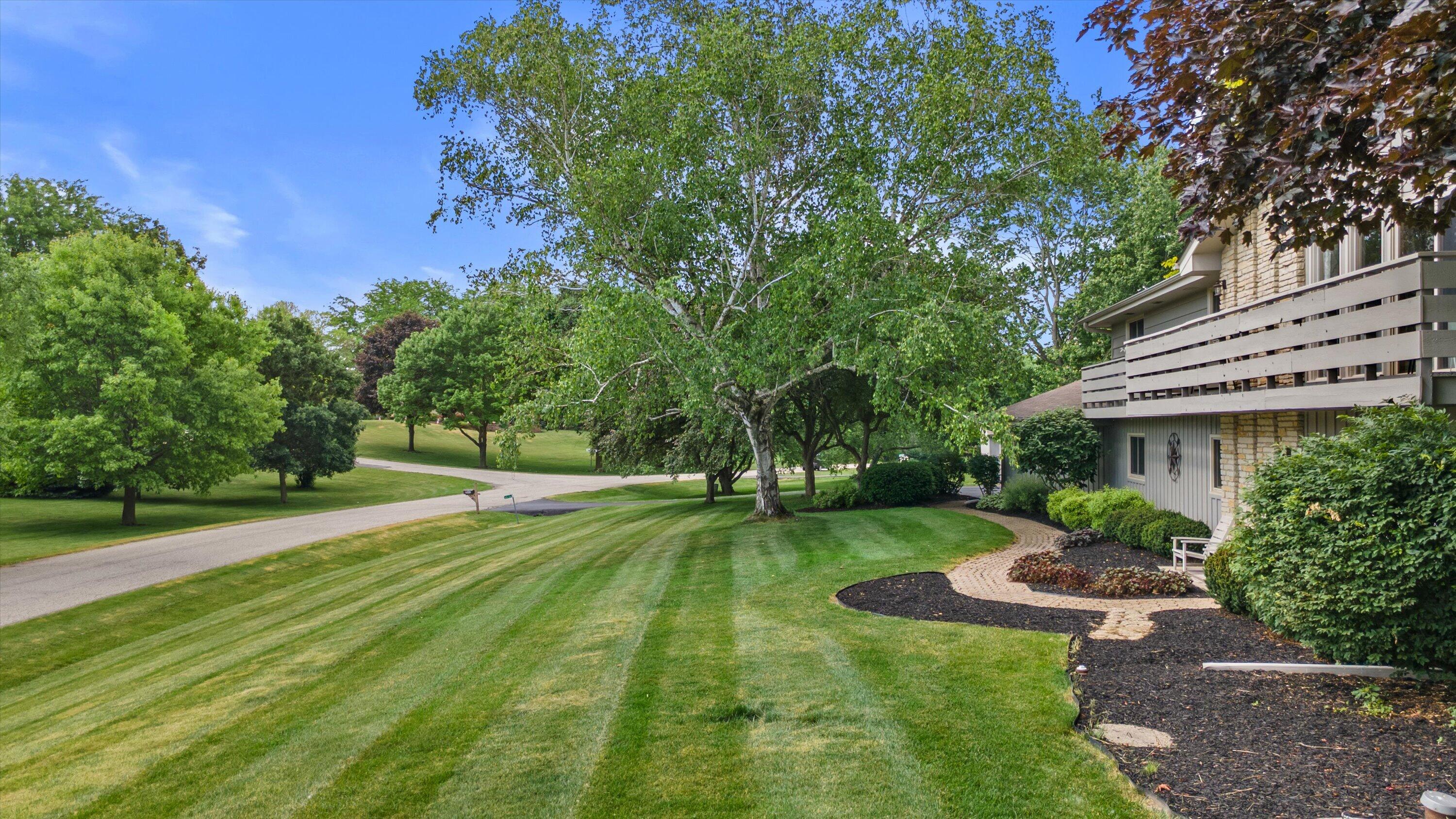 W290S2811 Carmarthen Road Genesee, WI 53188 - Photo 37 of 49 Front Yard