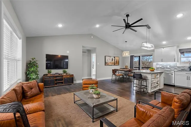 $570,000 | 10353 New Diggins Road, Mineral Point, MO 63660