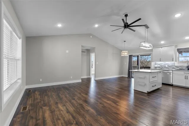 $570,000 | 10353 New Diggins Road, Mineral Point, MO 63660