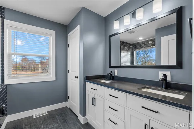 $570,000 | 10353 New Diggins Road, Mineral Point, MO 63660