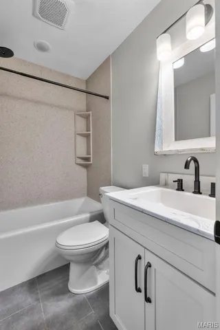 $570,000 | 10353 New Diggins Road, Mineral Point, MO 63660